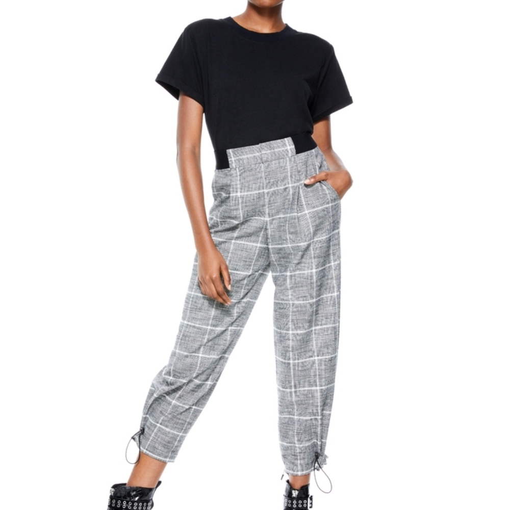 Alice + Olivia Gray Plaid Cropped Pants